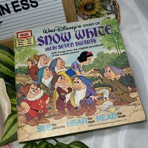 1977 Walt Disney’s Story Of Snow White And The Seven Dwarfs. Book NO Tape